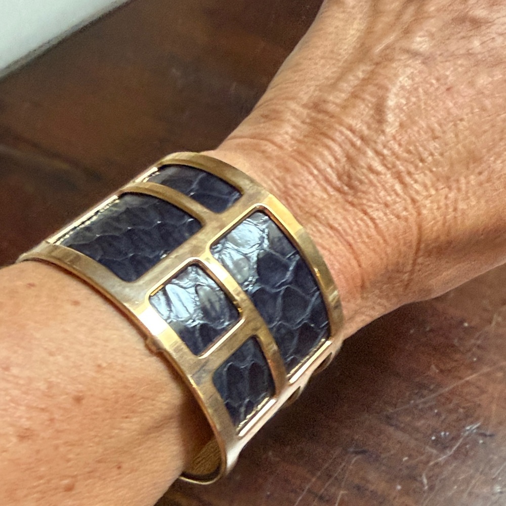 Elegant Gold and navy Bracelet